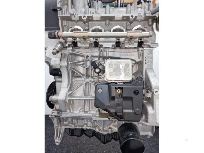 Motor Volkswagen Golf