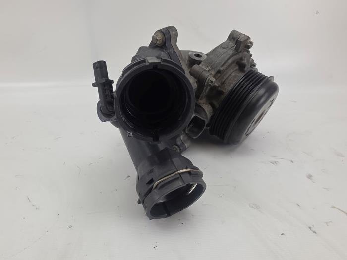 Waterpomp Mercedes Vito